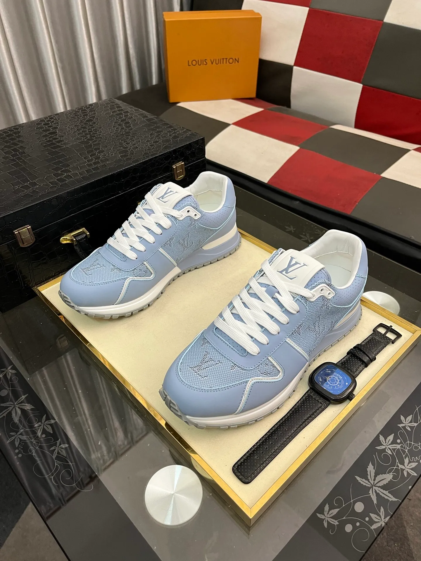Men's men's shoes 💰760⌚️⌚️Breaking hot 🆕🆕🆕𝙇𝙑 Top version: LV TARINE Louis Vuitton Donkey Brand L Home Casual Sports Shoes Skateboard Shoes Original Purchase Development Production This LV Trainer sneaker draws inspiration from retro basketball shoes, with a mixed technical material upper and handwritten Louis Vuitton logo on the side to highlight its eye-catching style. Rubber outsole with upgraded grip, exquisite packaging at the delivery counter 🛍📦 ▪️Fabrics: Original customized imported first-layer cowhide ▪️Inner lining: Original customized breathable mesh ▪️Outsole: Original molded TPU combination outsole ▪️Sole thickness: 3CM ▪️Size: Male 38-46 (customized at 45.46)